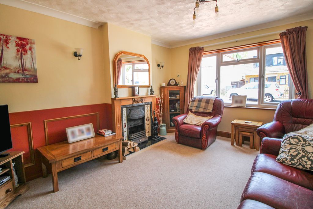 Property photo 2 of 20