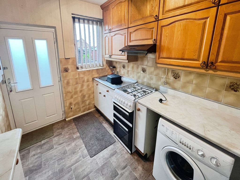 Property photo 3 of 18 Kitchen