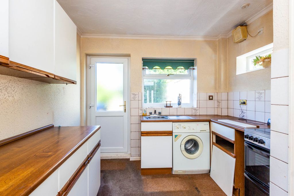 Property photo 3 of 12 Kitchen