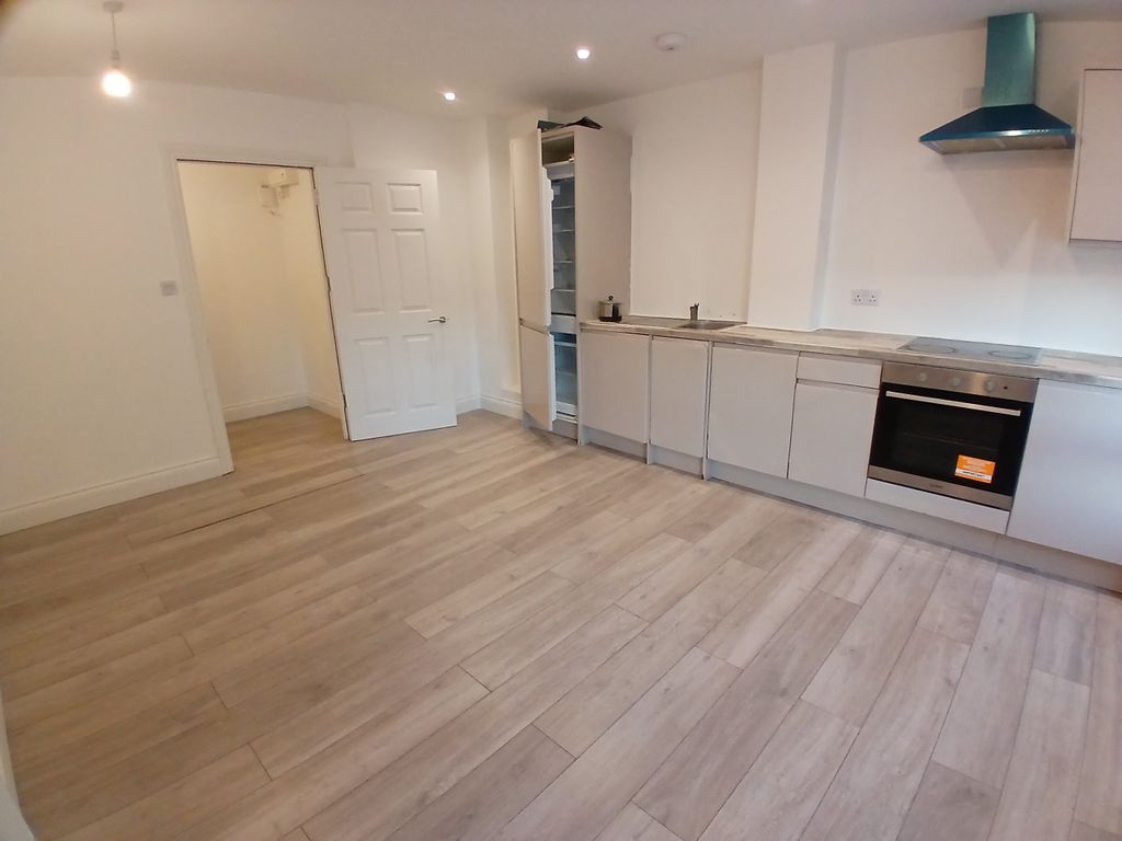 Property photo 3 of 7 Kitchen