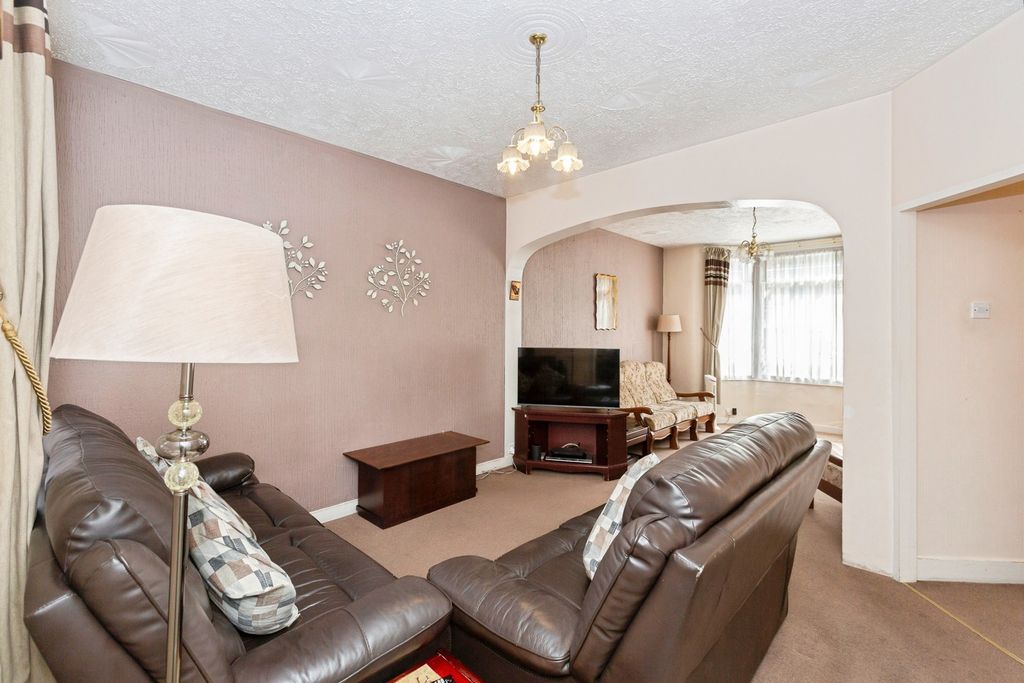 Property photo 3 of 17 Photo