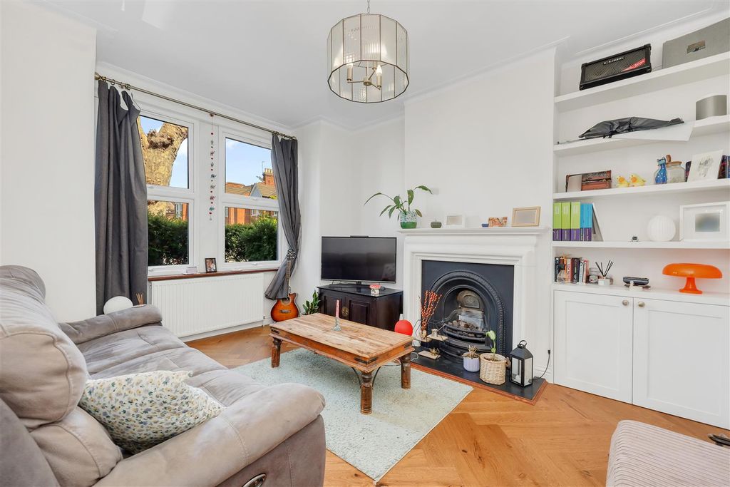 Property photo 1 of 12 Living Room