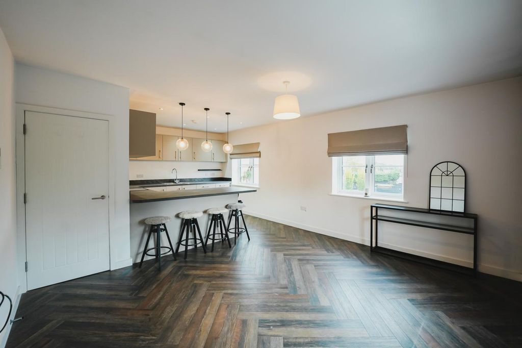 Property photo 3 of 26