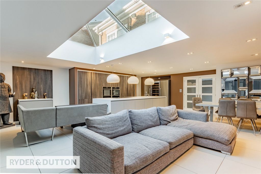 Property photo 2 of 24 Kitch/Liv/Din