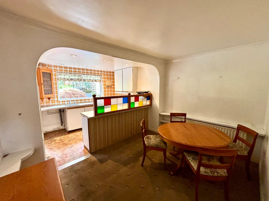 Property photo 3 of 12 Dining Area