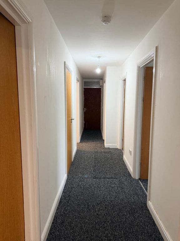 Property photo 2 of 19 Hallway