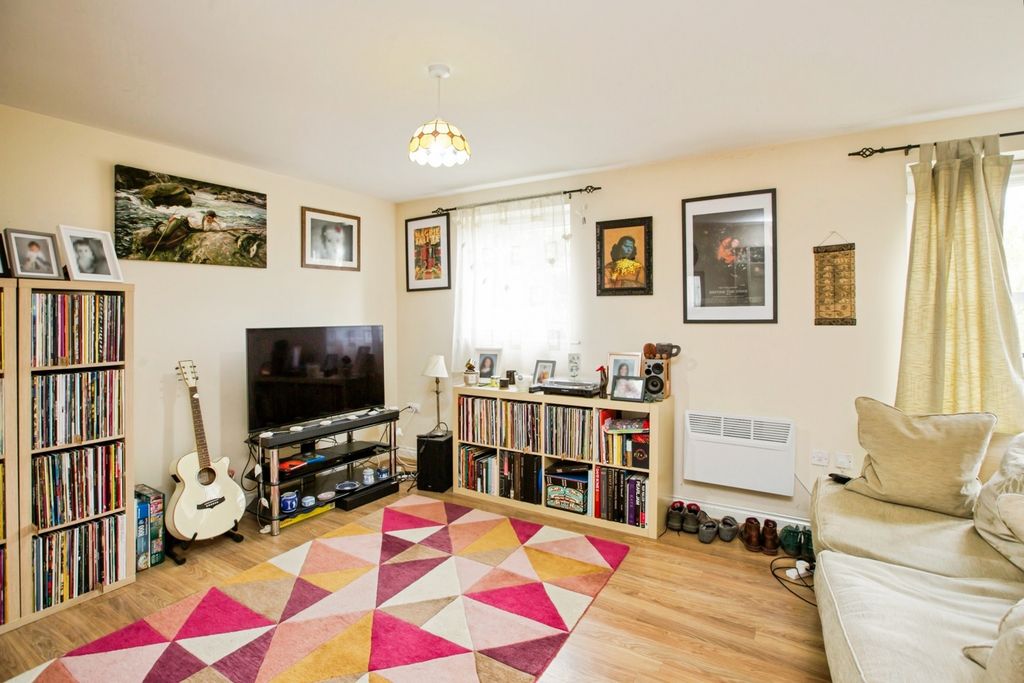 Additional image 9 of 2 bed flat for saleAlbert Promenade, Halifax, West Yorkshire HX3