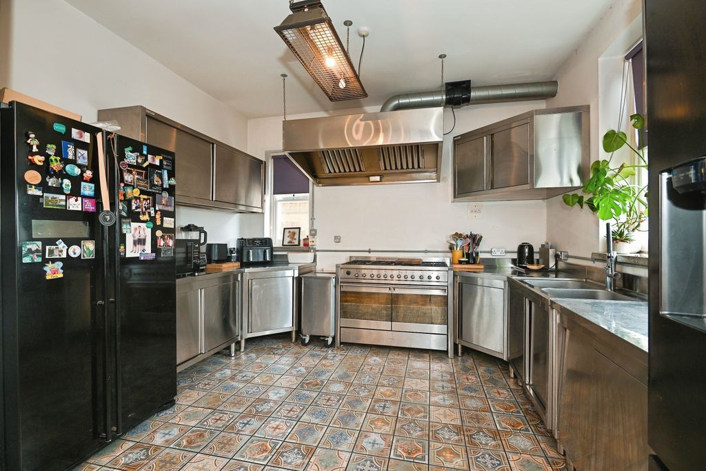Property photo 2 of 20 Kitchen