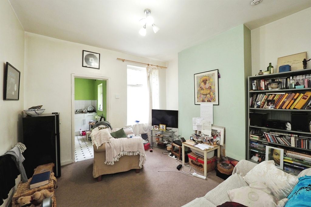 Property photo 2 of 17