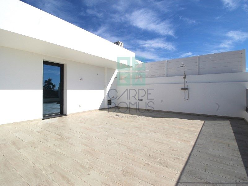 Property photo 3 of 32