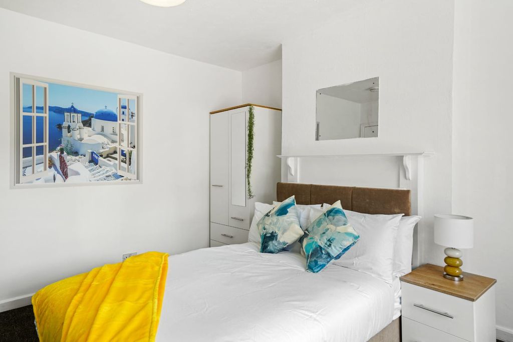 Property photo 2 of 27