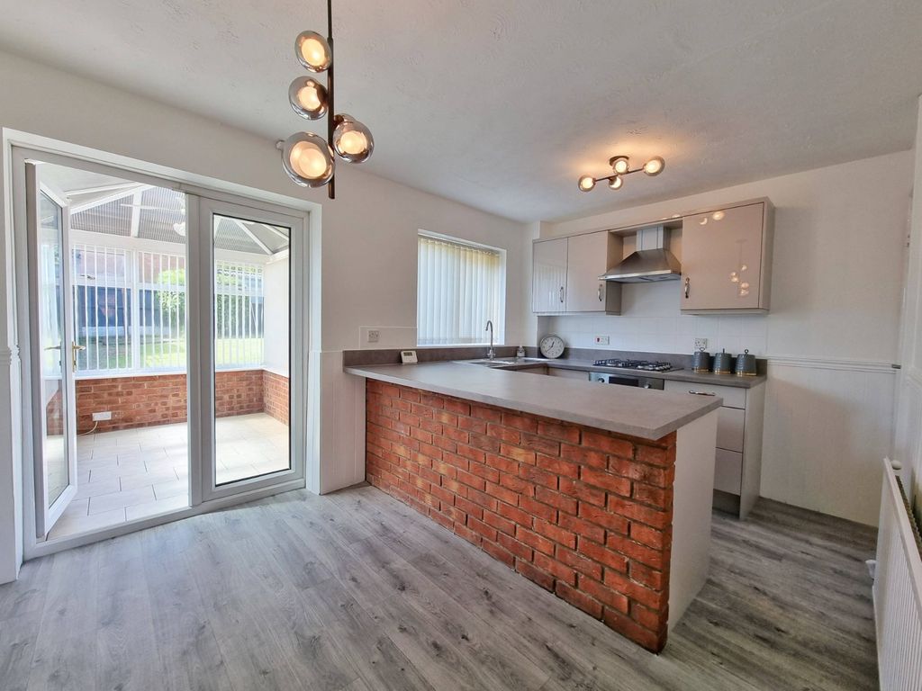 Property photo 3 of 12 Kitchen / Diner