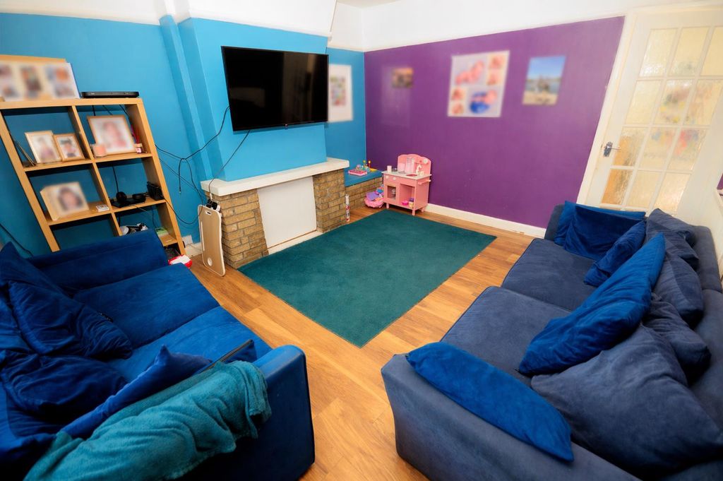 Property photo 2 of 10 A6B33973-416c-4200-A53F-c07635913260.Png