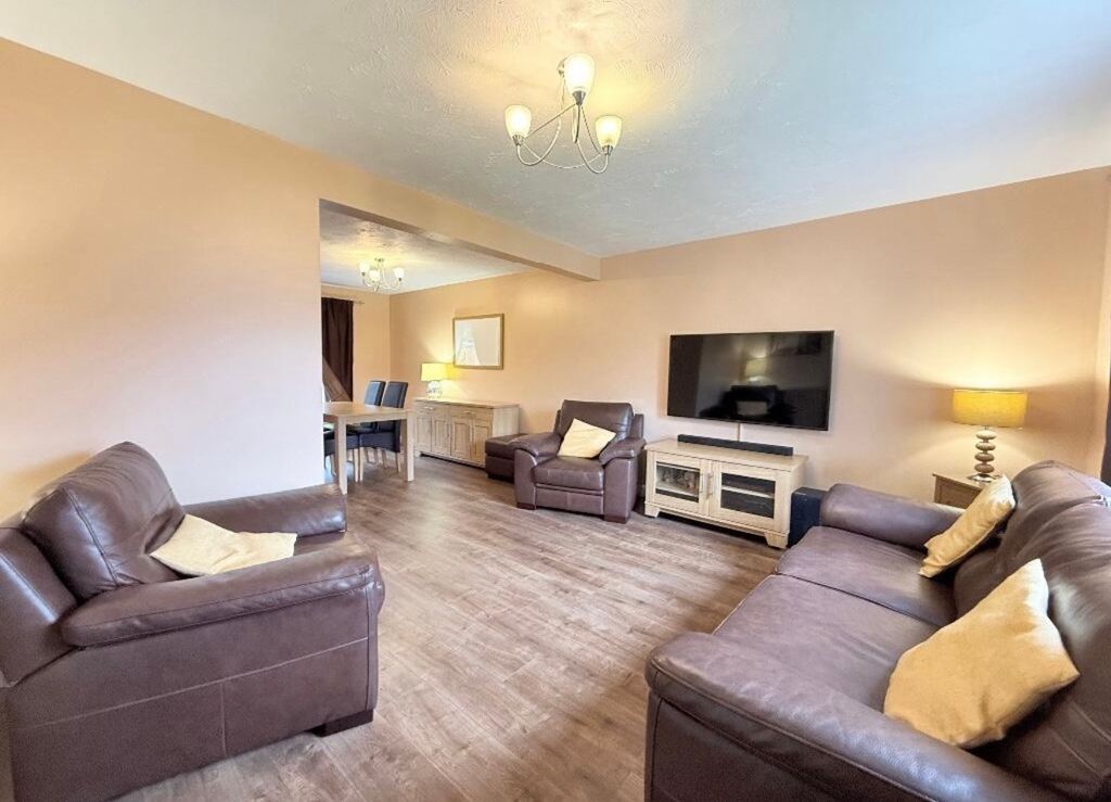 Property photo 3 of 27