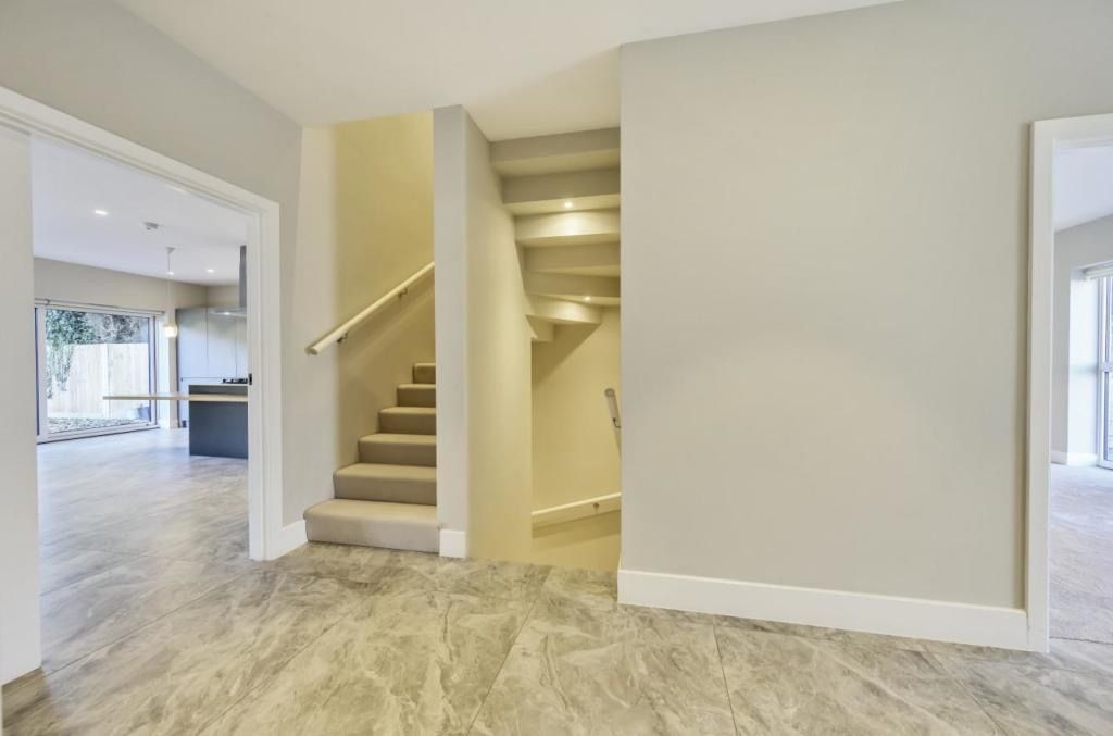 Property photo 3 of 14 2286203