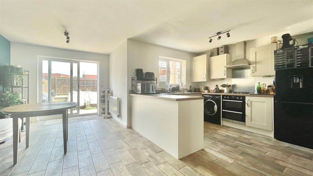 Property photo 3 of 17 Kit2.Jpg