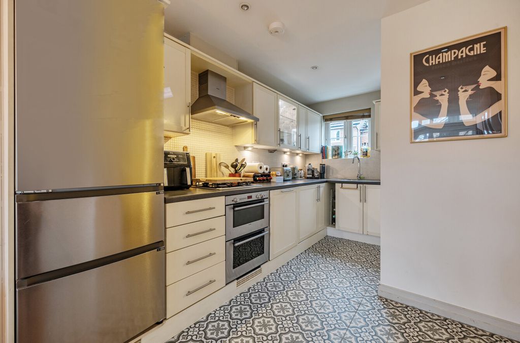 Property photo 3 of 12 1407463-19-69864F...