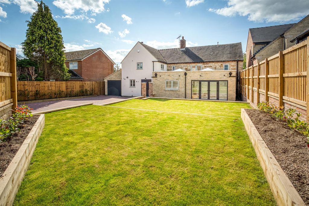 Property photo 2 of 33