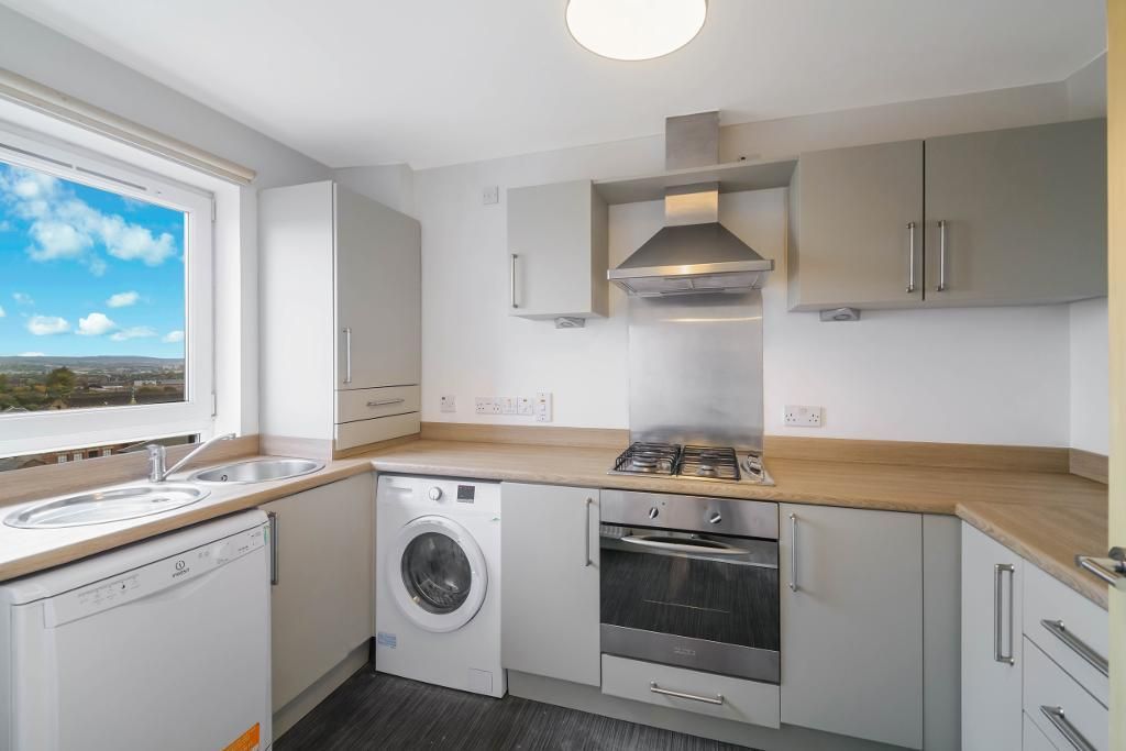 Property photo 3 of 19 Kitchen