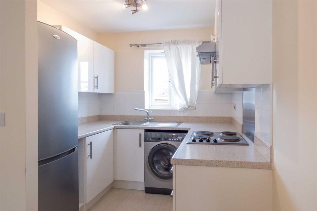Property photo 2 of 6 Kitchen