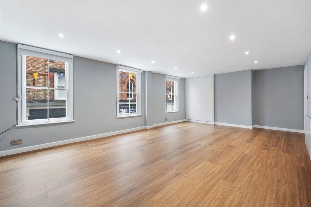 Property photo 1 of 14 Living Room
