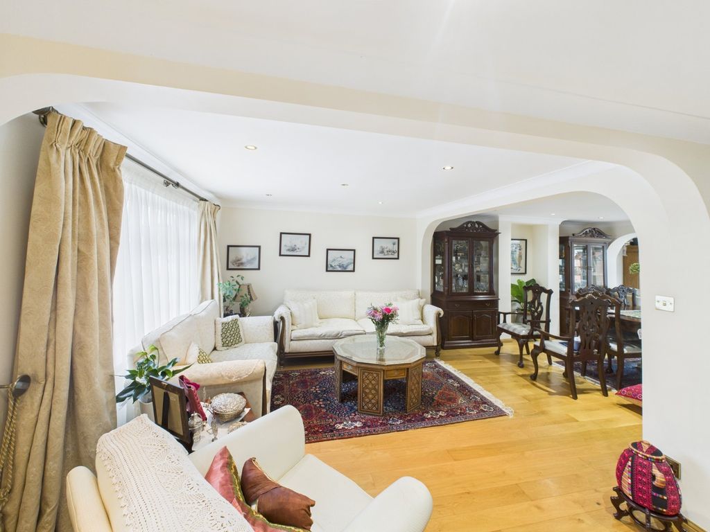 Property photo 3 of 11 Living Room