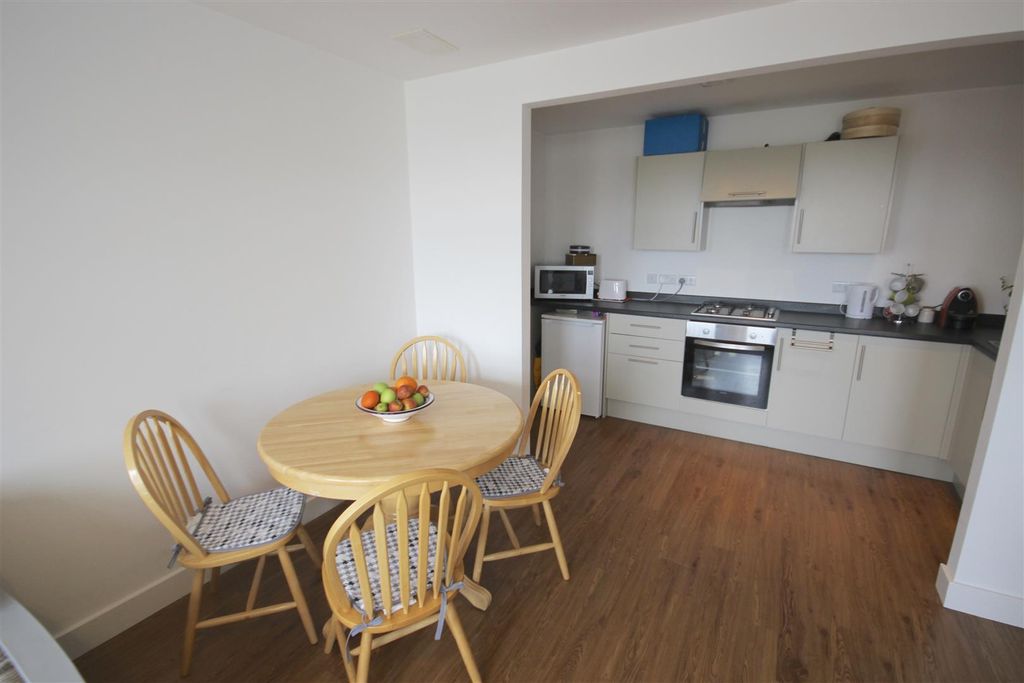 Property photo 3 of 6 5mv7Diu_6Ewjhrr85Fepoq.Jpg