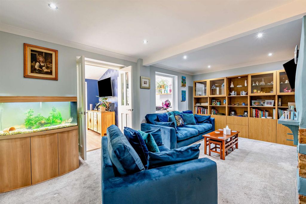 Property photo 2 of 19 Sitting Room