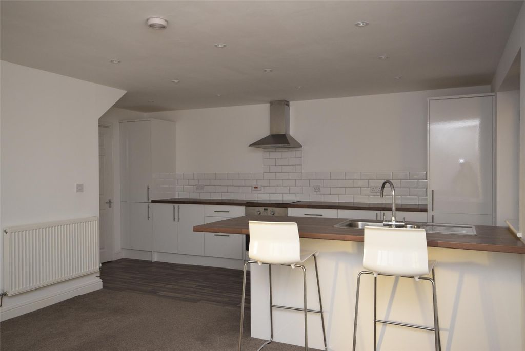 Property photo 2 of 11 Kitchen