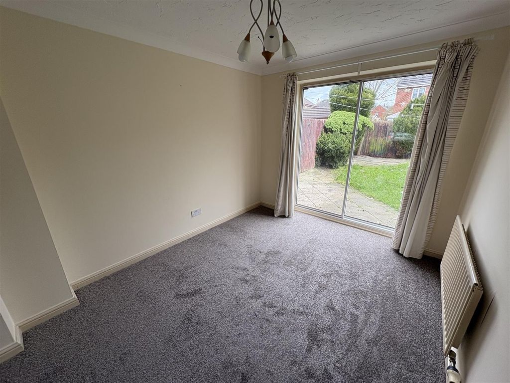 Property photo 3 of 13 Dining Area