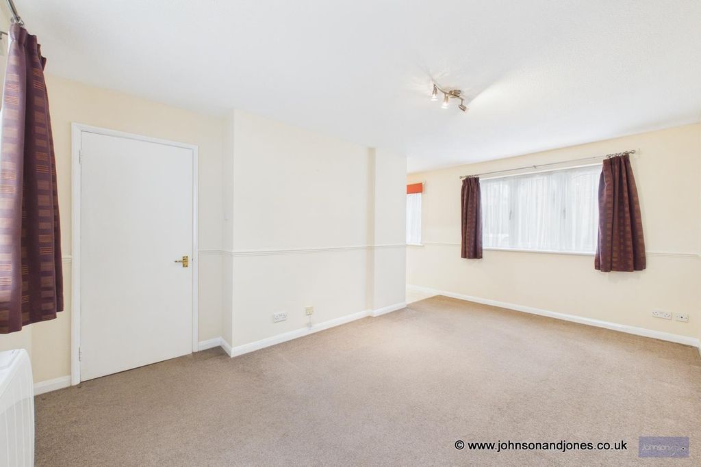 Property photo 3 of 12 3 Lounge.Jpg