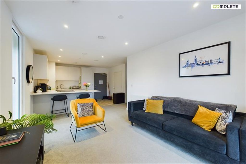 Property photo 1 of 17 (Main)