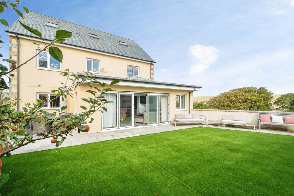 Property photo 2 of 18 Pbox-Img.Jpg