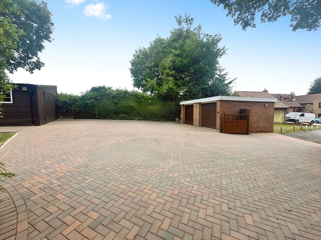 Property photo 3 of 32