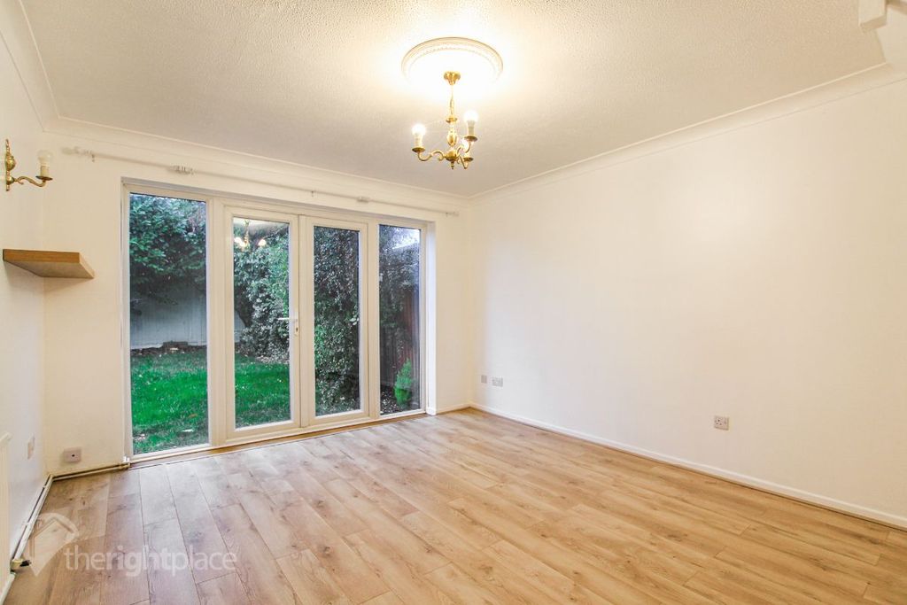 Property photo 3 of 10 Lounge