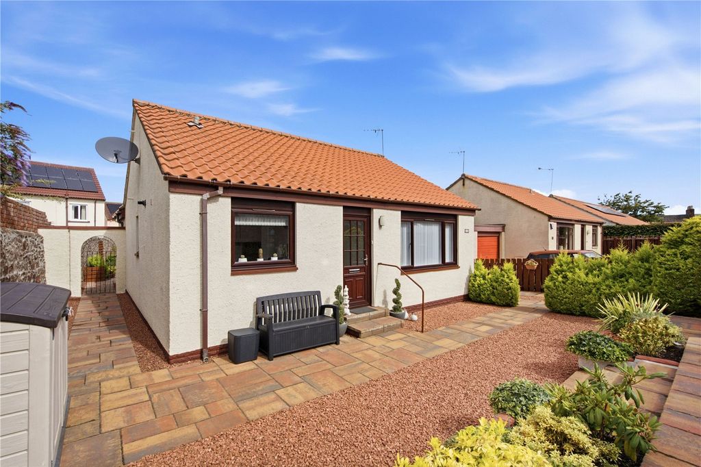 Property photo 1 of 16 Langside