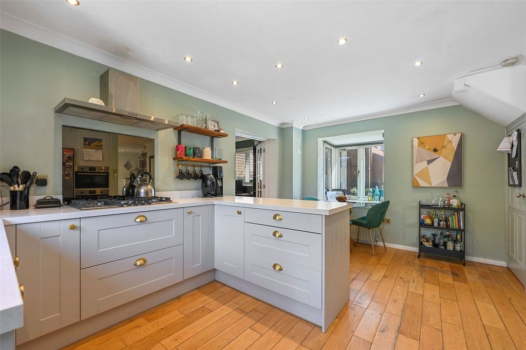 Property photo 2 of 22 Picture No. 20