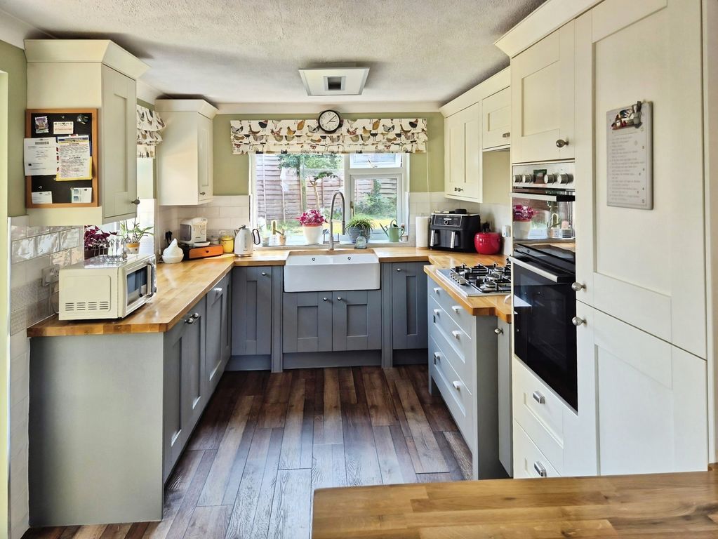 Property photo 3 of 17 3 - Pbox-Img.Jpg