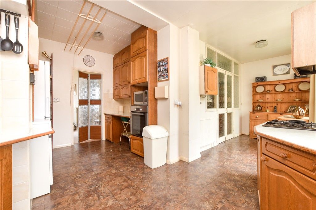 Property photo 3 of 16 Kitchen/Breakfast Area