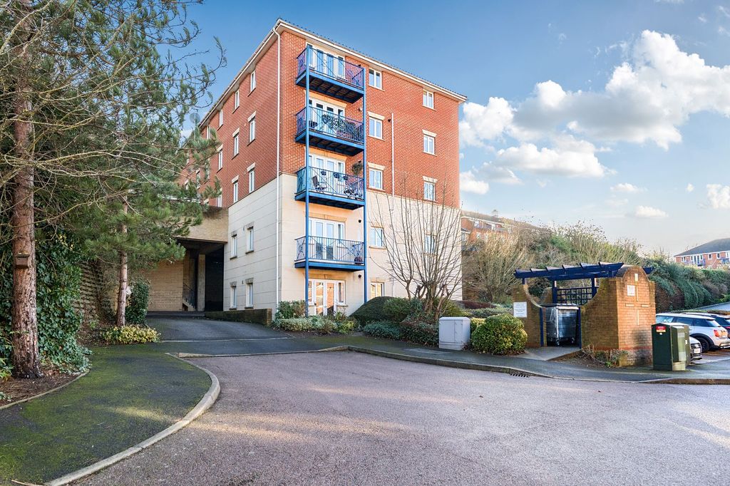 Property photo 2 of 11