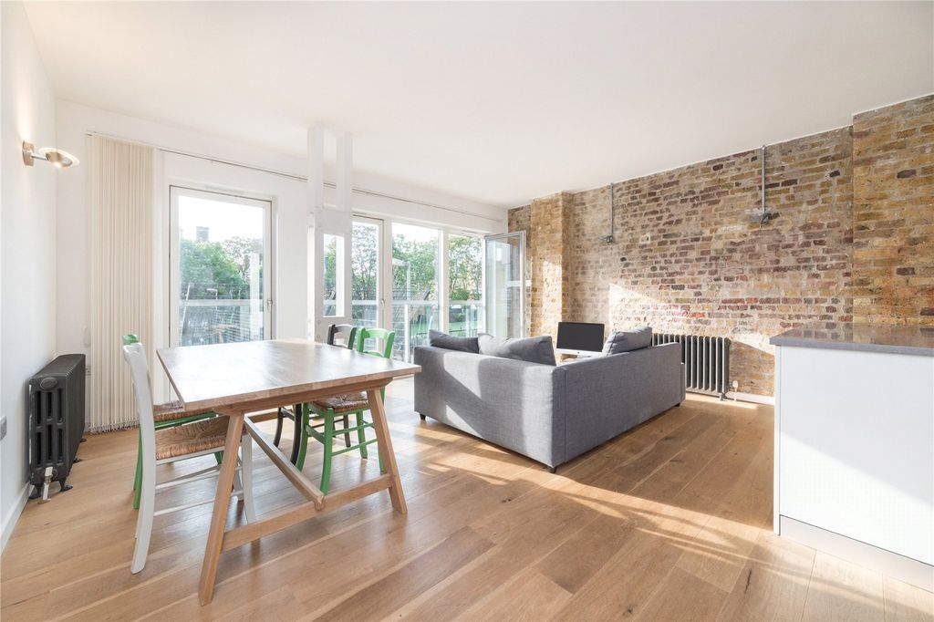 Property photo 1 of 9