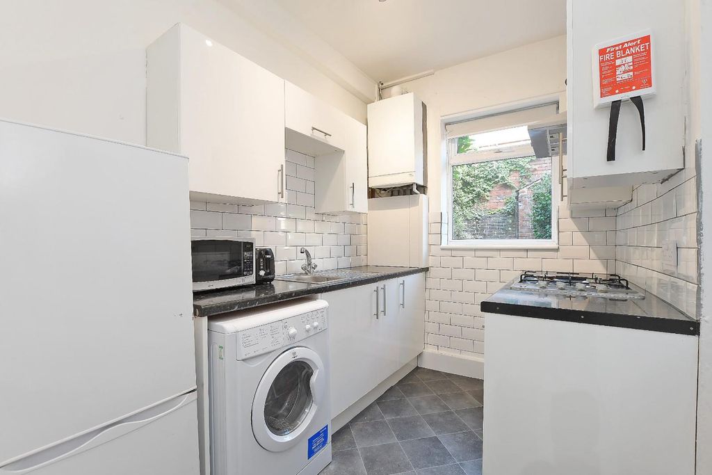 Property photo 2 of 12 Kitchen
