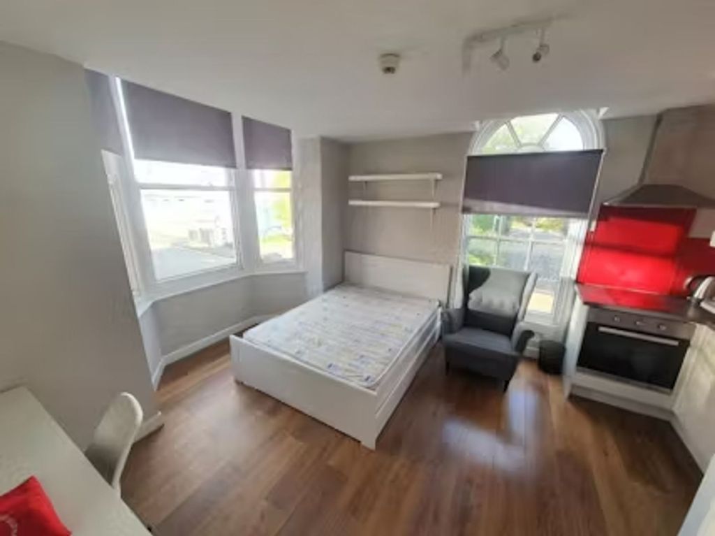 Property photo 3 of 12
