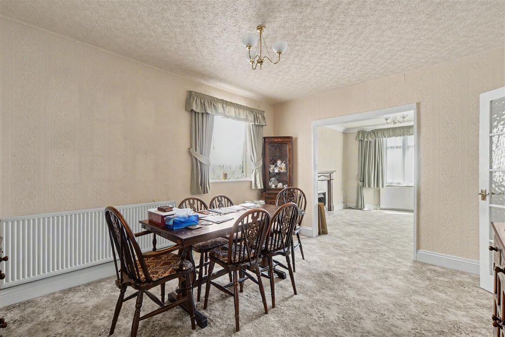 Property photo 3 of 18 Dining Room_2.Jpeg