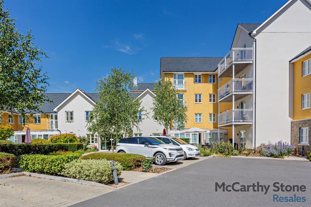 Property photo 1 of 19 Barnhill Court
