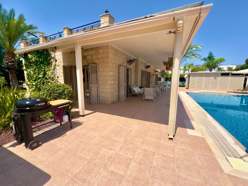 Property photo 3 of 29 Terrace