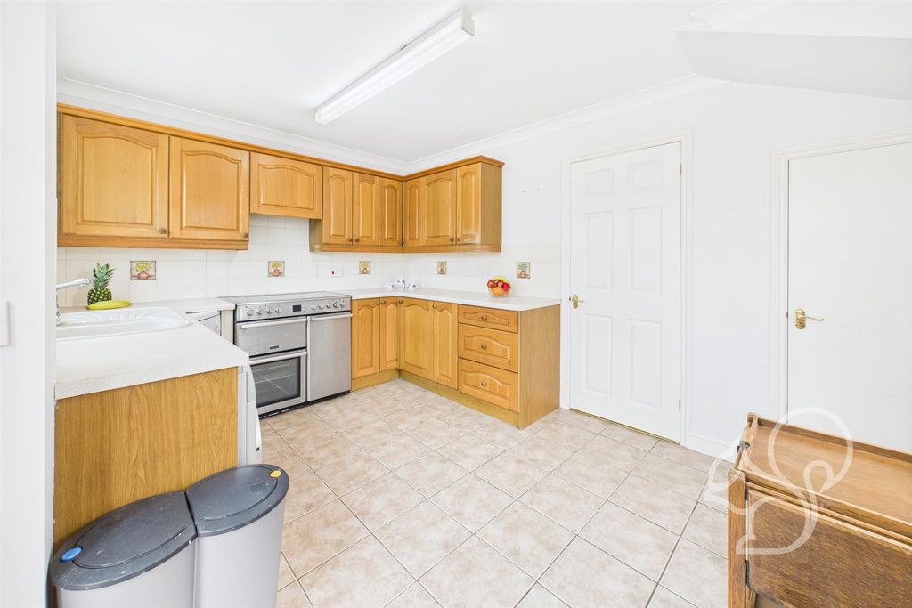 Property photo 3 of 14 Kitchen