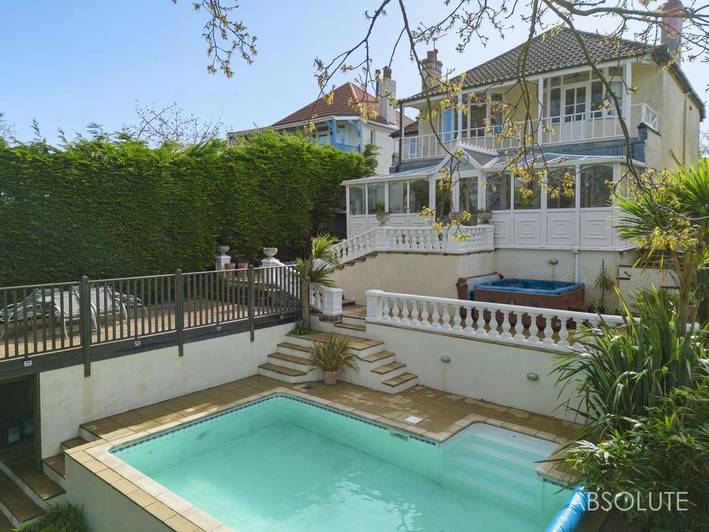 Property photo 1 of 34