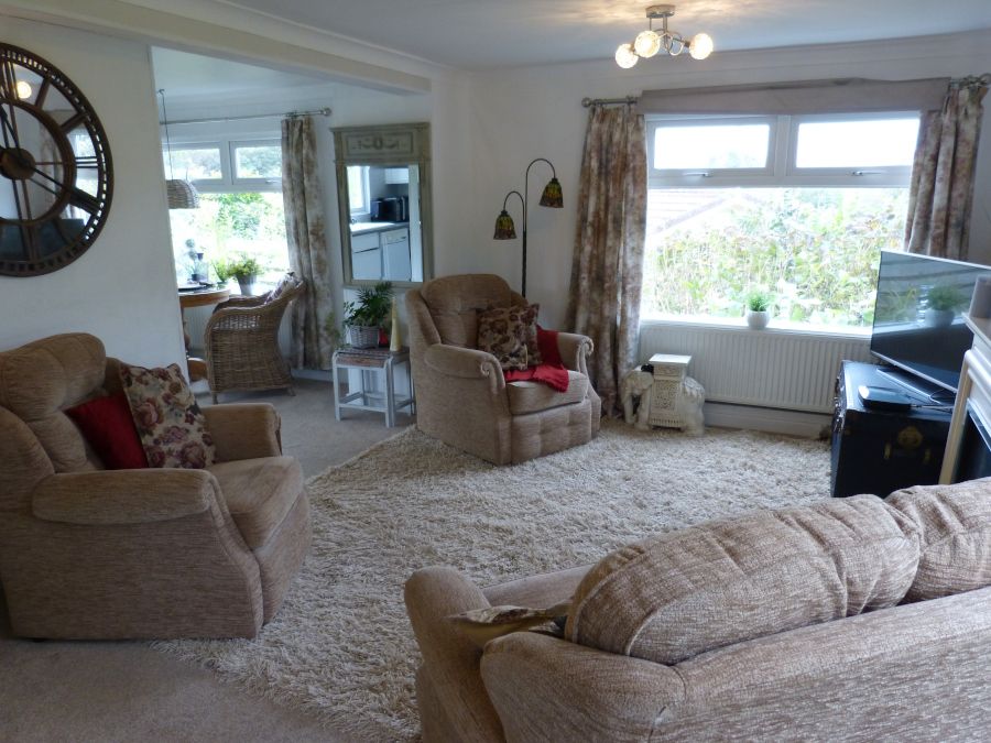 Property photo 3 of 23 Lounge