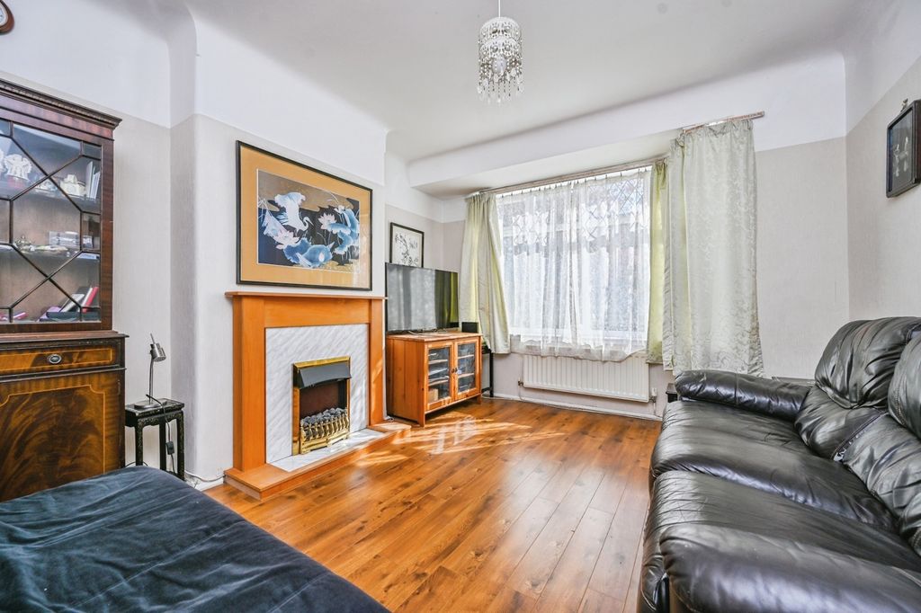 Property photo 3 of 19 Pbox-Img.Jpg